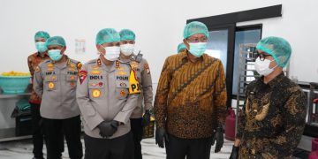 *Tinjau Dapur SPPG Polda Sulteng, Menteri Hukum Puji Standar Kualitas Layak Jadi Contoh