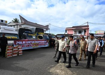 Kapolri Dampingi Presiden Cek Lokasi Pengungsian Korban Banjir di Tapanuli Tengah mas