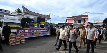 Kapolri Dampingi Presiden Cek Lokasi Pengungsian Korban Banjir di Tapanuli Tengah mas
