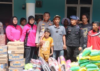 Polres Tapanuli Selatan Salurkan Bantuan Sosial untuk Korban Bencana Alam di Kelurahan Reniate