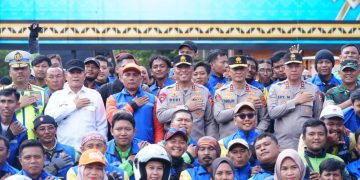Polri Perkuat Kemitraan dengan Ojek Online: Polda Lampung Gelar Bakti Sosial dan kesehatan pada Apel Ojol Kamtibmas Nasional 2025*