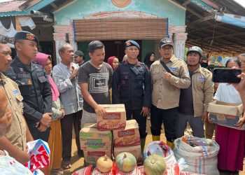 Brimob Polda Sumut Bersama Relawan Mapel Indonesia Salurkan Bantuan Sembako untuk Warga Terdampak Bencana di Sibolga–Tapteng