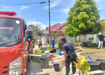 Polri dan BPBD Kota Padang Salurkan Air Bersih ke Lokasi Terdampak, Pastikan Kebutuhan Warga Terpenuhi