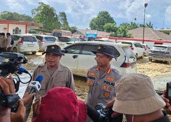 Kapolres Aceh Tamiang Cek Mobil Terdampak Banjir, Bantah Isu Mayat di Dalam Kendaraan