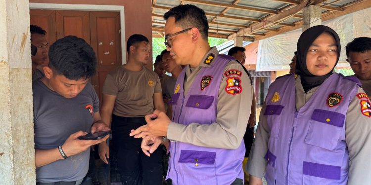 Polri Berikan Pendampingan Psikologis bagi Penyintas dan Personel di Sumbar*
