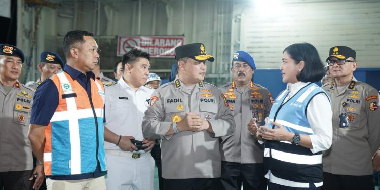 Polri dan PT Pelni Saling Apresiasi dalam Misi Kemanusiaan Penanganan Bencana di Aceh, Sumut, dan Sumbar