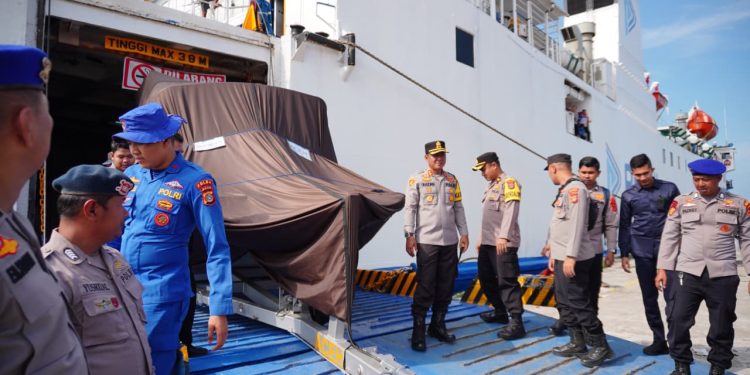 SIARAN PERS POLRI* Kapal MV Egon Tiba di Pelabuhan Krueng Geukueh, Kapolres Lhokseumawe Terima Bantuan Polri