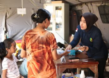 *Antisipasi ISPA Pascabanjir, Posko Kesehatan Polri Aktif Layani Masyarakat Aceh Tamiang