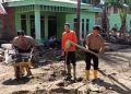 Polres Gayo Lues dan Brimob Polda Aceh Bersihkan Lumpur dan Material Kayu Pascabanjir Bandang