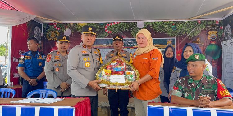 Kapolres Bengkulu Tengah Dampingi Kapolda Bengkulu Cek Posyan dan Tinjau Sejumlah Objek Wisata, Pastikan Keamanan Libur Akhir Tahun