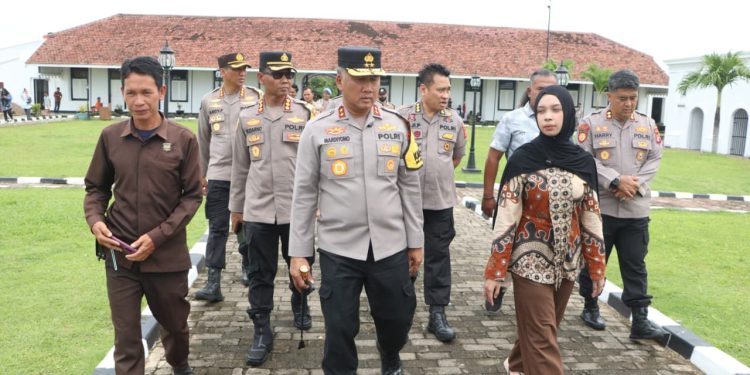*Kapolda Bengkulu Tinjau Langsung Pengamanan Objek Wisata Benteng Marlborough, Pastikan Kesiapan Menghadapi Libur Natal dan Tahun Baru*