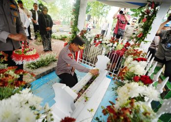 Ziarah Makam hingga Groundbreaking Museum Marsinah, Kapolri: Mengenang Pahlawan Nasional Buruh