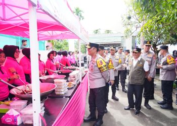Wakapolri Tinjau Dapur Umum Bhayangkari dan Resmikan Sumur Bor di Huntara Asam Pulau