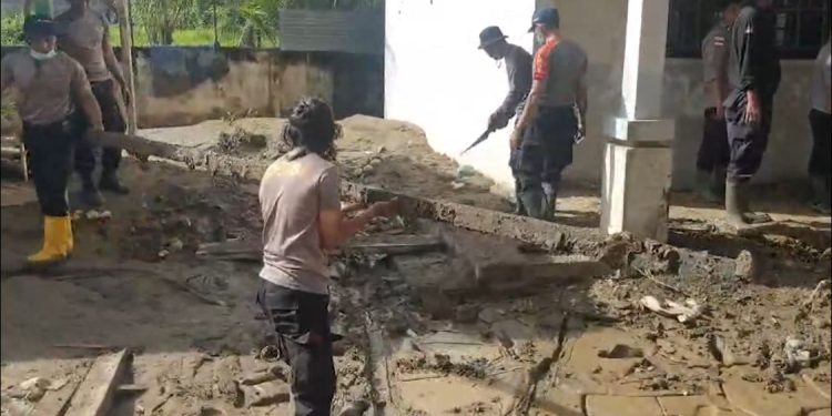 Polri Tegaskan Komitmen Pemulihan Pascabencana, SMA Negeri 1 Peusangan Siap untuk Kegiatan Belajar Mengajar