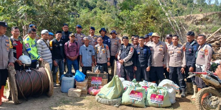 *Polres Aceh Tengah Salurkan Bantuan Logistik ke Desa Terisolir di Kecamatan Linge*