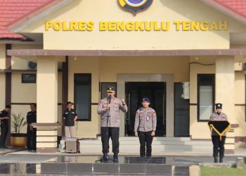 Wakapolda Bengkulu Pimpin Apel Pagi di Polres Bengkulu Tengah, Tekankan Zero Pelanggaran Tahun 2026