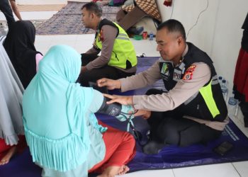 *Sentuhan Kemanusiaan Polri, Layanan Kesehatan Pusdokkes Jangkau Warga Hingga Pelosok Aceh Terdampak Bencana