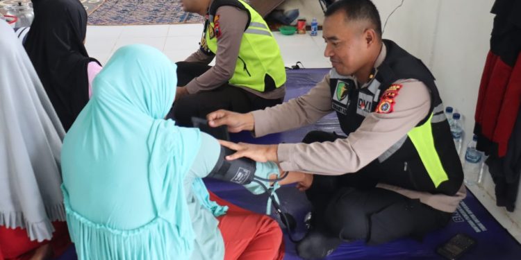 *Sentuhan Kemanusiaan Polri, Layanan Kesehatan Pusdokkes Jangkau Warga Hingga Pelosok Aceh Terdampak Bencana