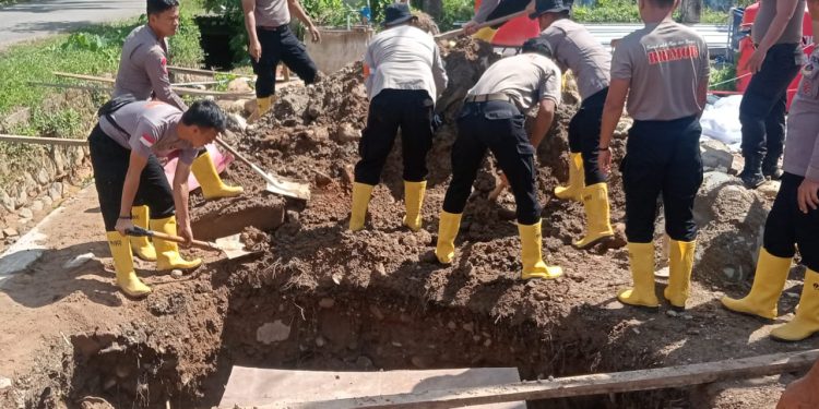 Polres Padang Pariaman Gencarkan Pembangunan Sumur Cincin di Hunian Sementara Warga Anduriang