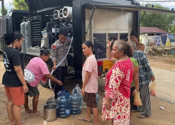 *Pascabencana, Brimob Polda Sumut Penuhi Kebutuhan Air Bersih Warga di Desa Sibuluan Nauli*