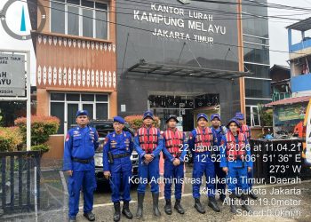 Banjir Rendam Sejumlah Ruas Jalan Jakarta, Brimob–Lantas–Polair PMJ Bergerak Cepat, Polri Siagakan 128.247 Personel Secara Nasional