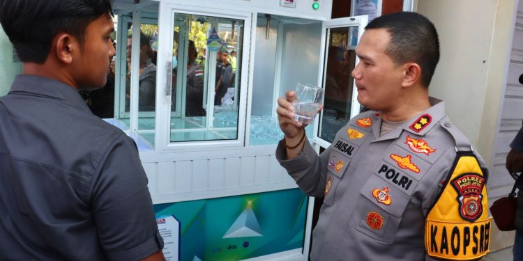 *Peduli Pascabencana, Polres Pidie Jaya Hadirkan Depot Air Minum RO Gratis di Pos Satlantas*