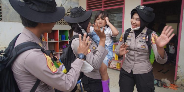 Taruni Akpol Gelar Trauma Healing bagi Siswa TK Bhayangkari Terdampak Banjir di Aceh Tamiang