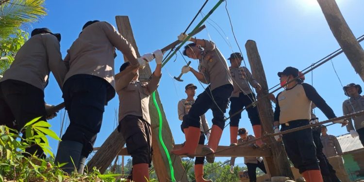 *Polres Gayo Lues Bangun Empat Jembatan Gantung, Warga: Dapat Menjual Hasil Kebun Ke Pasar*