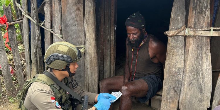 *Sentuh Hati Warga, Satgas Damai Cartenz 2026 Gelar Patroli dan Pengobatan Keliling di Sinak*