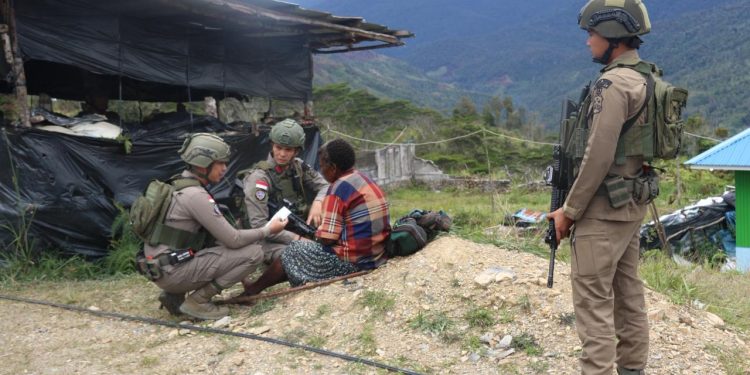 Sentuhan Kemanusiaan di Tengah Pegunungan Intan Jaya*