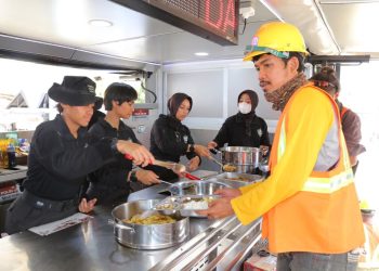 *Hari ke-6 Latsitardanus 2026, Taruna Akpol Masak di Dapur Lapangan untuk Ratusan Warga Aceh Tamiang*
