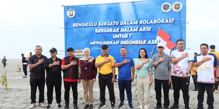 Sejalan Arahan Presiden Gerakan Indonesia Asri, Kapolda Bengkulu Konsisten Jalankan Program Bersih Pantai GEMPAR