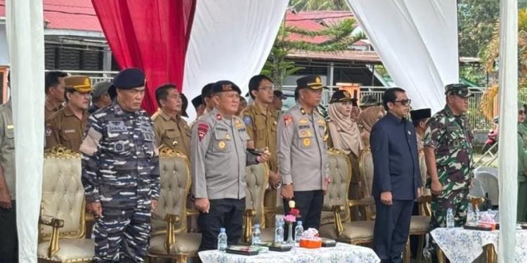 Dukung Program TMMD Ke-127, Batalyon A Pelopor Brimob Polda Bengkulu Ikut Upacara di SMAN 03 Curup Utara