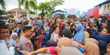 Tinjau Hunian Sementara Korban Bencana di Tapteng, Kapolri-Ketua Komisi IV Salurkan 16 Truk Bantuan Kemanusiaan