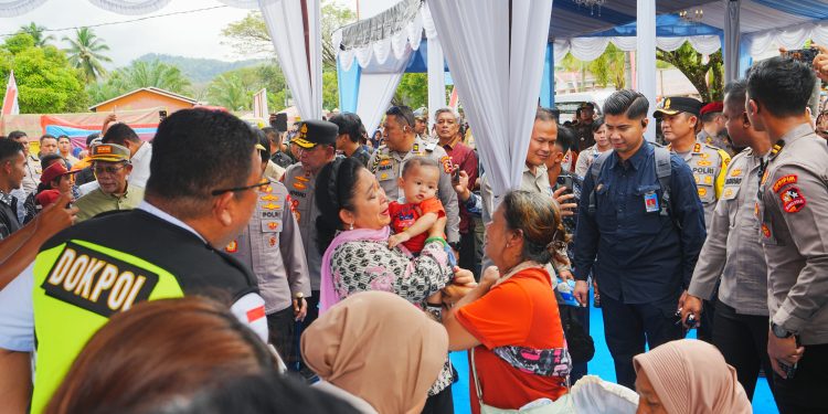 Tinjau Huntara dan Beri Bantuan Buat Korban Bencana di Tapanuli Tengah, Titiek Soeharto Apresiasi Polri