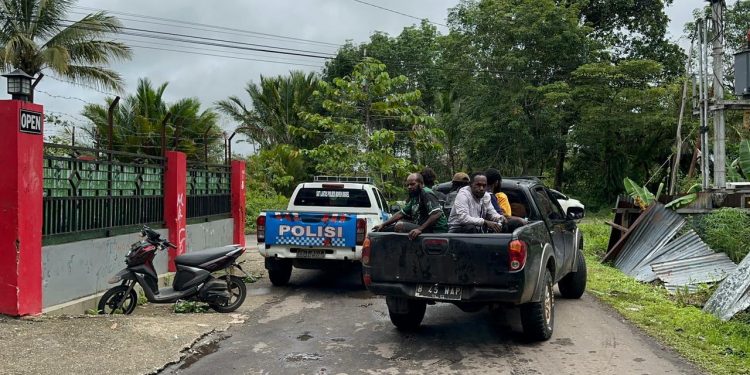 *Korowai Memanggil Nurani: Solidaritas Warga Menguat di Tengah Penembakan Pilot, Empat Pelaku Diamankan dan Pengamanan Bandara Diperketat*