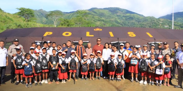 Wakapolda NTT Tinjau SMP Negeri 48 Sa Ate Gaikiu, Dirikan Tenda Darurat dan Salurkan Bantuan Pendidikan