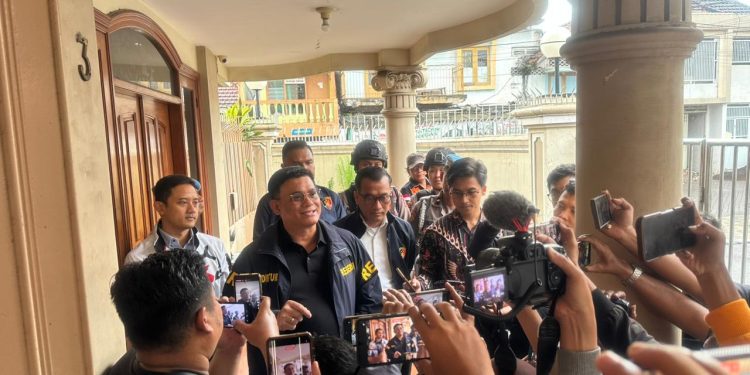 PENANGANAN PERKARA/PENYIDIKAN OLEH TIM PENYIDIK DITTIPIDEKSUS BARESKRIM POLRI TERHADAP DUGAAN TINDAK PIDANA PENCUCIAN UANG (TPPU) DENGAN TINDAK PIDANA ASAL (TPA) TINDAK PIDANA SECARA BERSAMA-SAMA MENAMPUNG, MEMANFAATKAN, MELAKUKAN PENGOLAHAN DAN ATAU PEMURNIAN, PENGANGKUTAN DAN PENJUALAN EMAS YANG BERASAL DARI PERTAMBANGAN TANPA IZIN (PETI