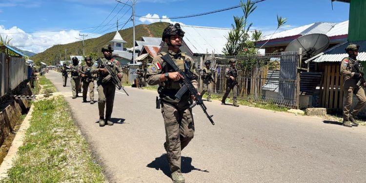 *Patroli Dialogis di Paniai, Satgas Operasi Damai Cartenz 2026 Kedepankan Pendekatan Humanis*