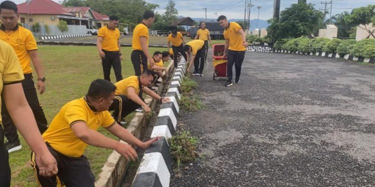 Polres Bengkulu Tengah Gelar Kurve Kebersihan Dukung Gerakan Indonesia Bersih