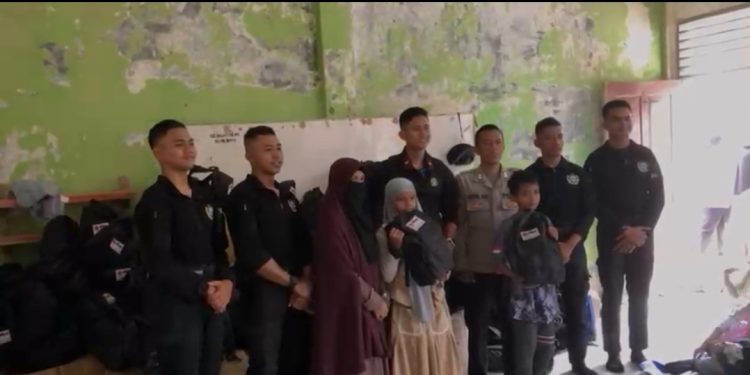Taruna Akpol Latsitardanus di Aceh Tamiang, Bersihkan Lumpur Pasar hingga Santuni Korban Hanyut