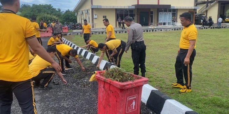 Wujud Kepedulian Lingkungan, Polres Bengkulu Tengah Gelar Kurve di seputaran Mako