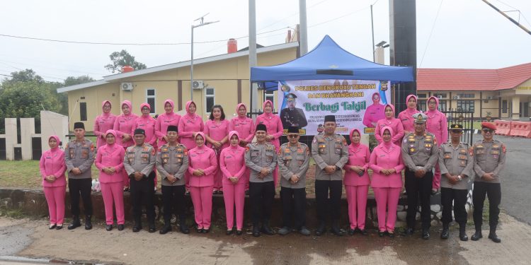 Polres Bengkulu Tengah Gelar Pembagian Takjil dan Peringatan Nuzulul Qur’an 1447 H