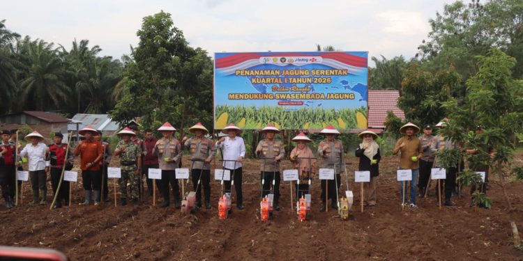 Dukung Ketahanan Pangan, Kapolres Bengkulu Tengah Dampingi Kapolda Bengkulu Tanam Jagung Serentak Kuartal I 2026 di Desa Pekik Nyaring