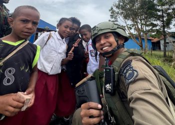 *Patroli Humanis Satgas Ops Damai Cartenz di Kampung Kabiding, Kehangatan Warga dan Tawa Anak-Anak Warnai Pagi di Oksibil*