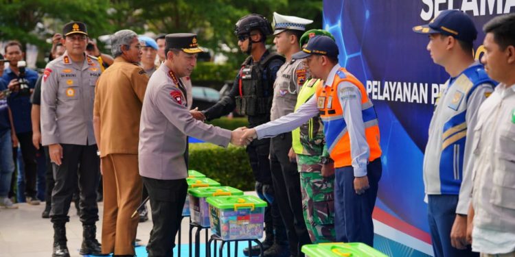 Tinjau Kalikangkung, Kapolri Pastikan Pelayanan hingga Rekayasa Lalin Optimal Hadapi Mudik