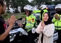 Tertinggal di Rest Area, Pemudik Asal Indramayu Diselamatkan Polisi dan Diantar Susul Keluarga
