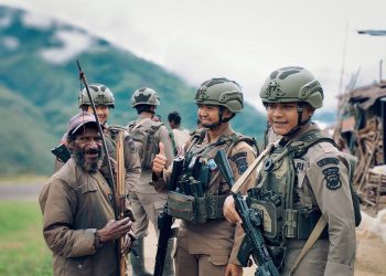 *Patroli Dialogis Satgas Damai Cartenz Hadirkan Rasa Aman di Tengah Aktivitas Warga Kiwirok*