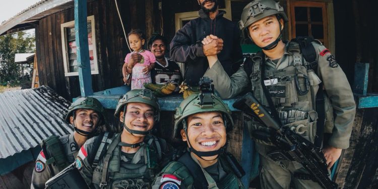 *Tak Semua Bisa Pulang: Rindu yang Disimpan Demi Indonesia Tetap Tenang*