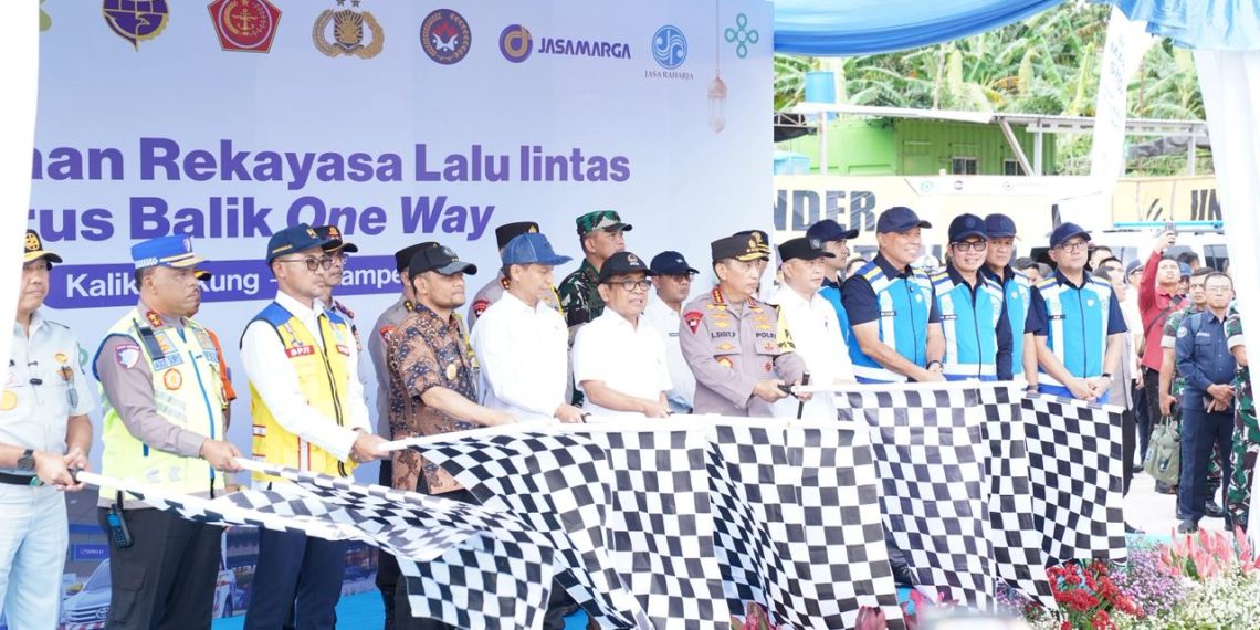 Pimpin One Way Nasional Arus Balik Lebaran, Kapolri ke Pemudik: Utamakan Keselamatan